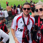 Adrian și Anda Păun, prezenți la meciul care i-a adus primul titlu lui AC Milan după o pauză de 11 ani / Sursă foto: instagram.com/paunadrian95/