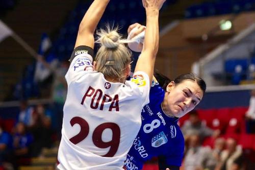 Rapid și CSM București duc o luptă încinsă pentru titlul din Liga Națională de handbal feminin. Partidele celor două din penultima rundă au început la ora 18:00 și sunt live ACUM pe GSP.ro.