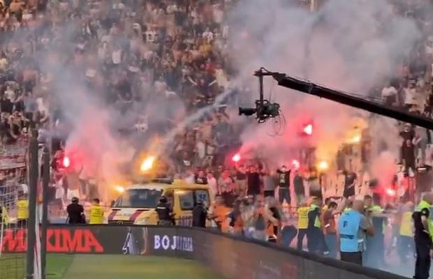 Scandal la finala Cupei Serbiei, Steaua Roșie - Partizan » Bătaie între ultrași și poliție + Antrenorul și-a dat demisia la final!