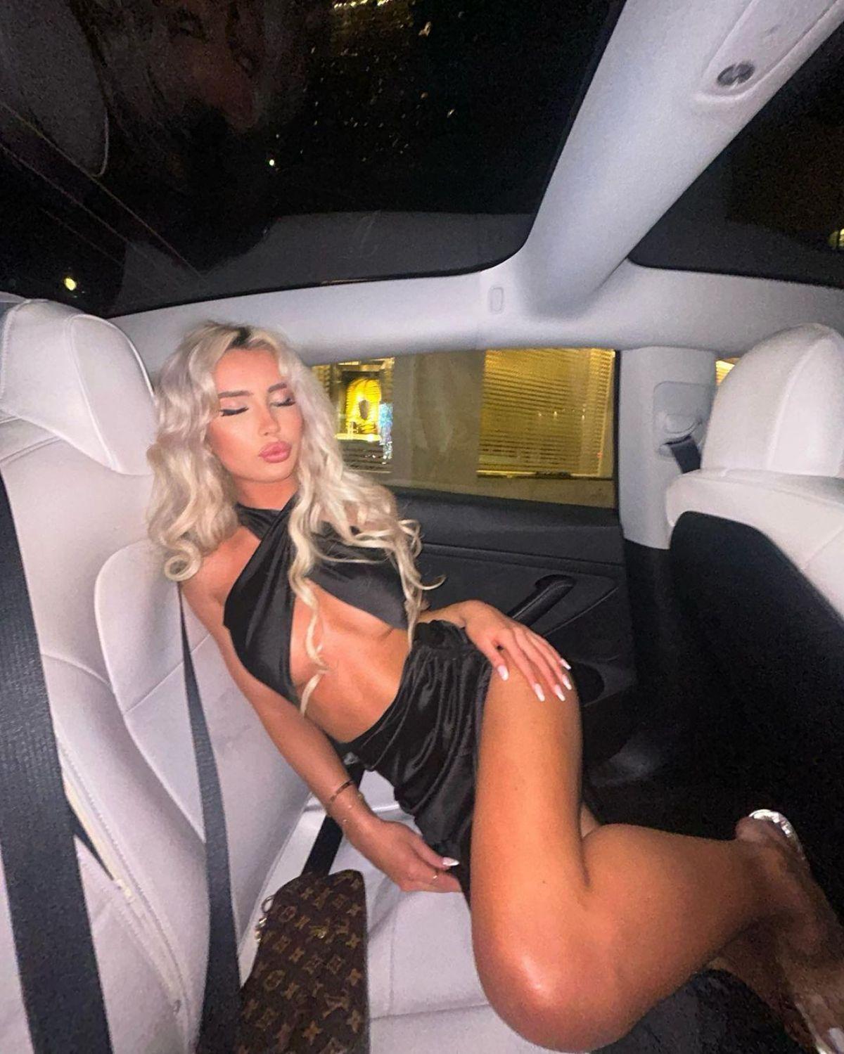 Orla Melissa Sloan, influencerița care a terorizat 3 fotbaliști de top din Anglia