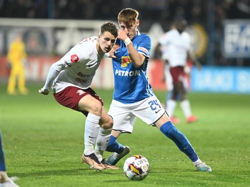 Grameni, albastru, în duel cu Emmers, foto: Imago