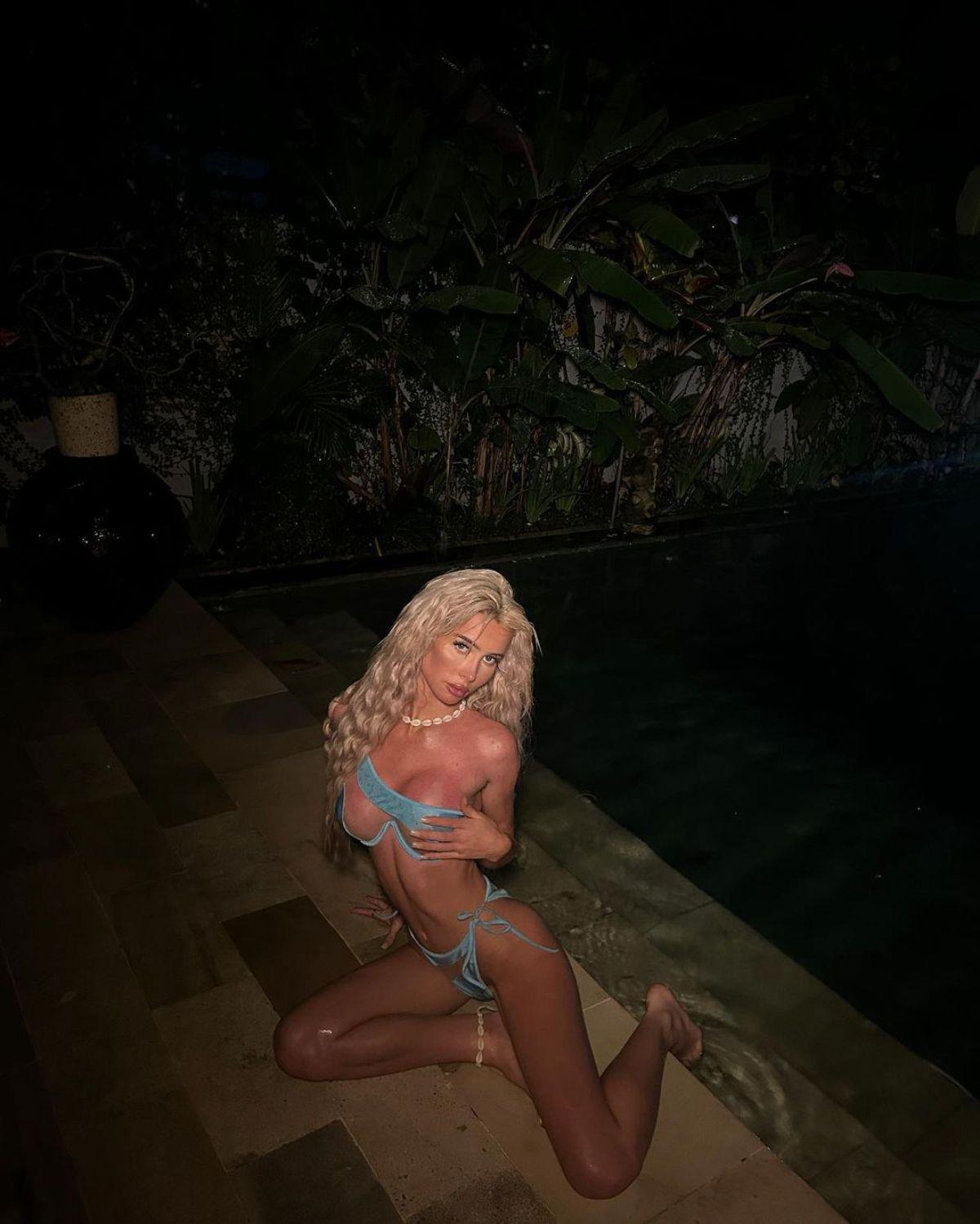 O blondă sexy riscă închisoarea după ce a terorizat trei fotbaliști celebri din Premier League »  După ce i-au blocat apelurile, și-a schimbat numărul de telefon de 21 de ori!