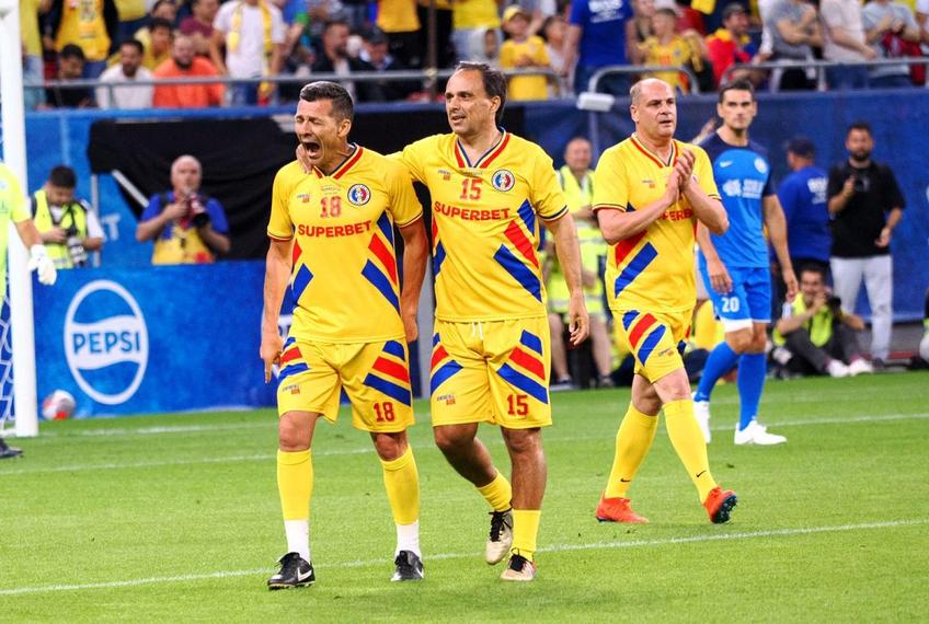 Costel Gâlcă, fericit după ce a marcat un gol pentru Generația de Aur // FOTO: Ionuț Iordache (GSP)