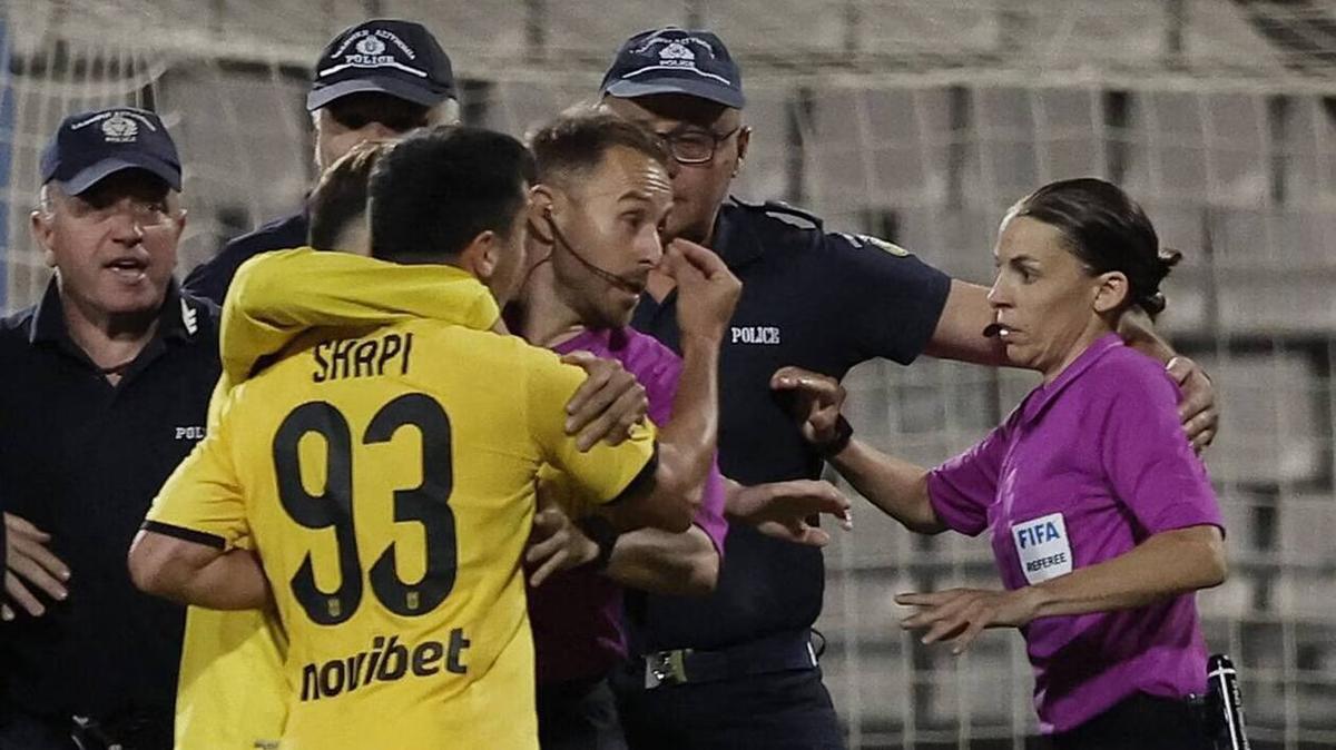 Caz șocant în finala Cupei Greciei » Arbitră escortată de poliție și alergată de jucători + Panathinaikos a înscris golul victoriei în ultimul minut al meciului