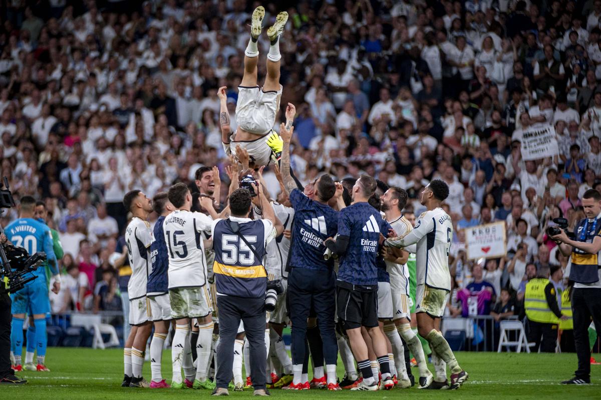 „Lacrimile copiilor mei m-au omorât!”. Toni Kroos a fost copleșit de emoții la ultimul său meci jucat în tricoul lui Real Madrid pe „Santiago Bernabeu”