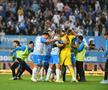 Laurențiu Popescu, îmbrățișat de colegi după fluierul final al partidei