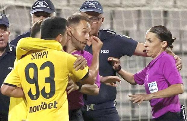 Caz șocant în finala Cupei Greciei » Arbitră escortată de poliție și alergată de jucători + Panathinaikos a înscris golul victoriei în ultimul minut al meciului