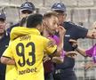 Arbitra Stephanie Frappart, escortată de poliție și alergată de jucători la Panathinaikos - Aris. Sursă foto: X (Ex-Twitter)