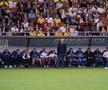 Arena Națională, 25 mai. Meciul de retragere al Generației de Aur, care a învins selecţionata Legendelor Lumii, cu scorul de 3-2. Jose Mourinho a fost în centrul atenției la București FOTO: Ionuț Iordache (GSP)