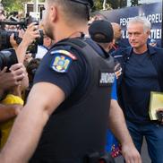 Arena Națională, 25 mai. Meciul de retragere al Generației de Aur, care a învins selecţionata Legendelor Lumii, cu scorul de 3-2. Jose Mourinho a fost în centrul atenției la București FOTO: Ionuț Iordache (GSP)