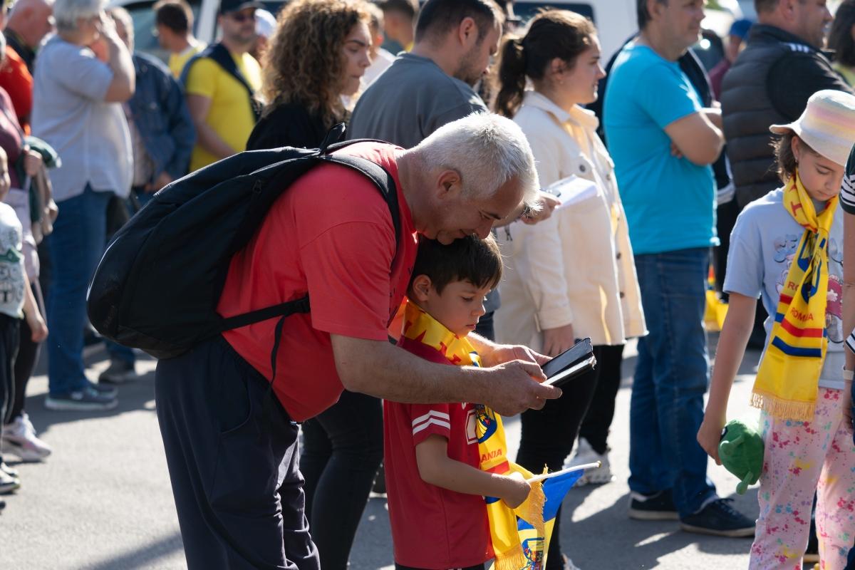 Mii de copii au „invadat” Arena Națională! Jucătorii au rămas WOW: „Nu mă aşteptam la aşa ceva”