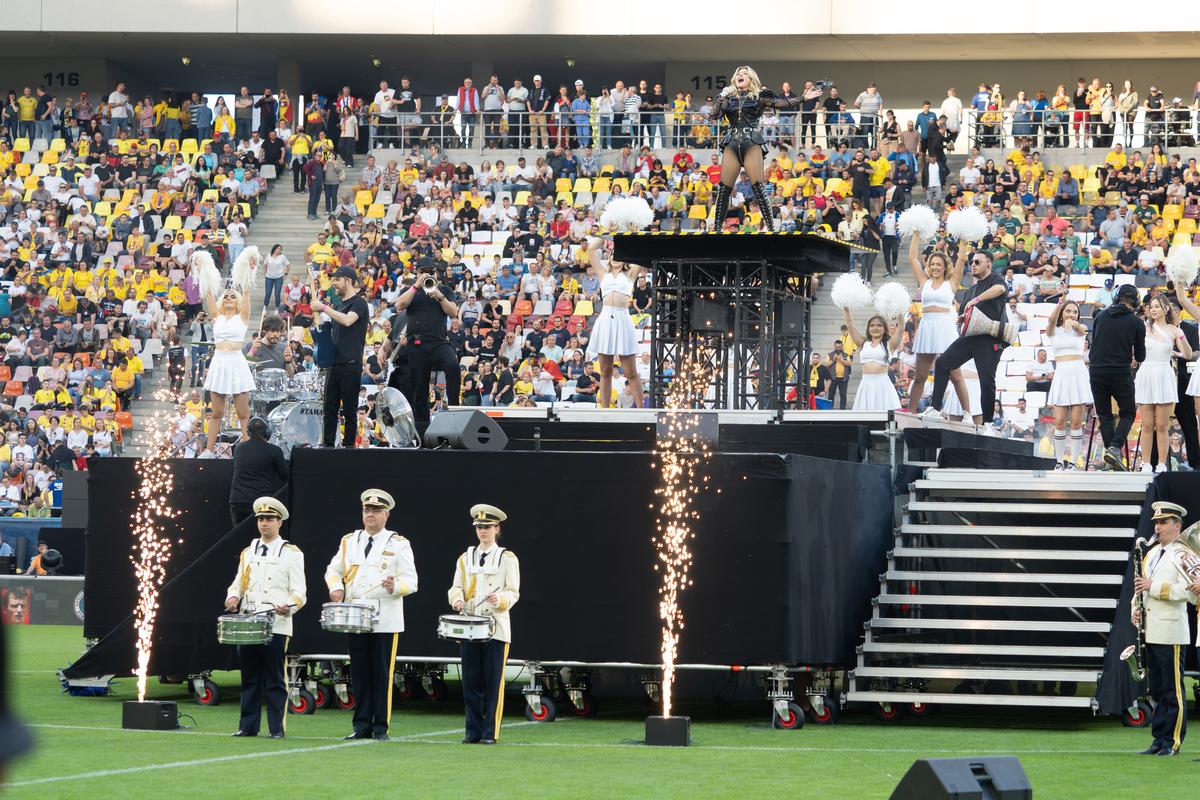 Loredana Groza, show de excepție pe Arena Națională! Apariție electizantă pe motocicletă și spectacol de zile mari