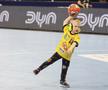 Băiatul islandezului Ymir Orn Gislason (26 de ani) a coborât pe parchet la Final Four-ul de la Hamburg / FOTO: Cristi Preda (GSP.ro)