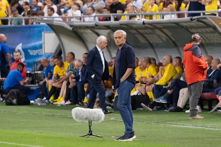 Arena Națională, 25 mai. Meciul de retragere al Generației de Aur, care a învins selecţionata Legendelor Lumii, cu scorul de 3-2. Jose Mourinho a fost în centrul atenției la București FOTO: Ionuț Iordache (GSP)