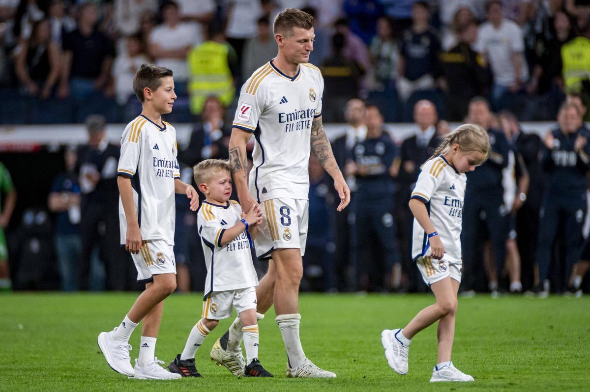 „Lacrimile copiilor mei m-au omorât!”. Toni Kroos a fost copleșit de emoții la ultimul său meci jucat în tricoul lui Real Madrid pe „Santiago Bernabeu”