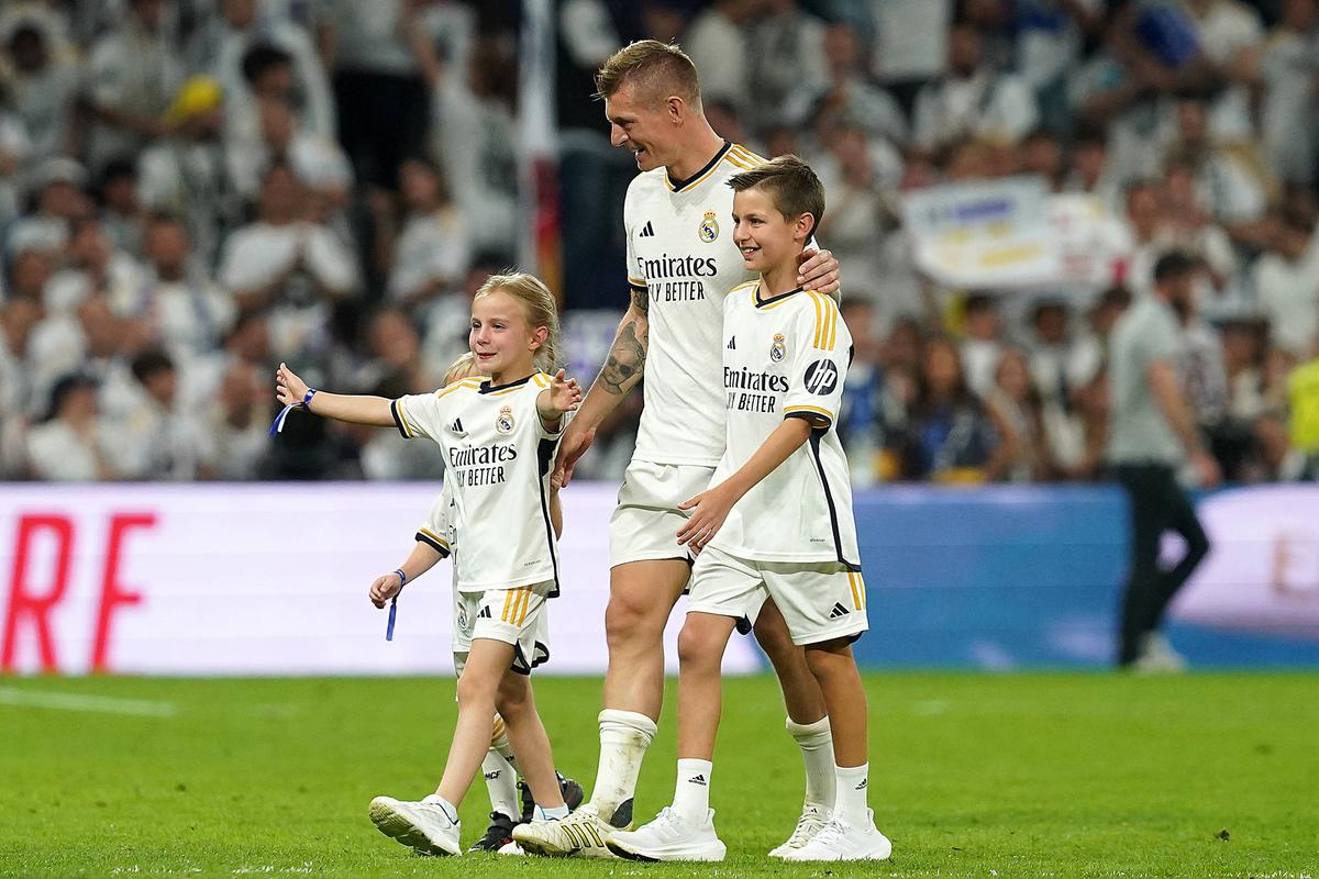 „Lacrimile copiilor mei m-au omorât!”. Toni Kroos a fost copleșit de emoții la ultimul său meci jucat în tricoul lui Real Madrid pe „Santiago Bernabeu”