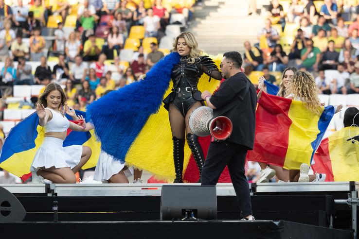 Arena Națională, 25 mai. Meciul de retragere al Generației de Aur, care a învins selecţionata Legendelor Lumii, cu scorul de 3-2. Loredana Groza, show înainte de meci FOTO: Ionuț Iordache (GSP)