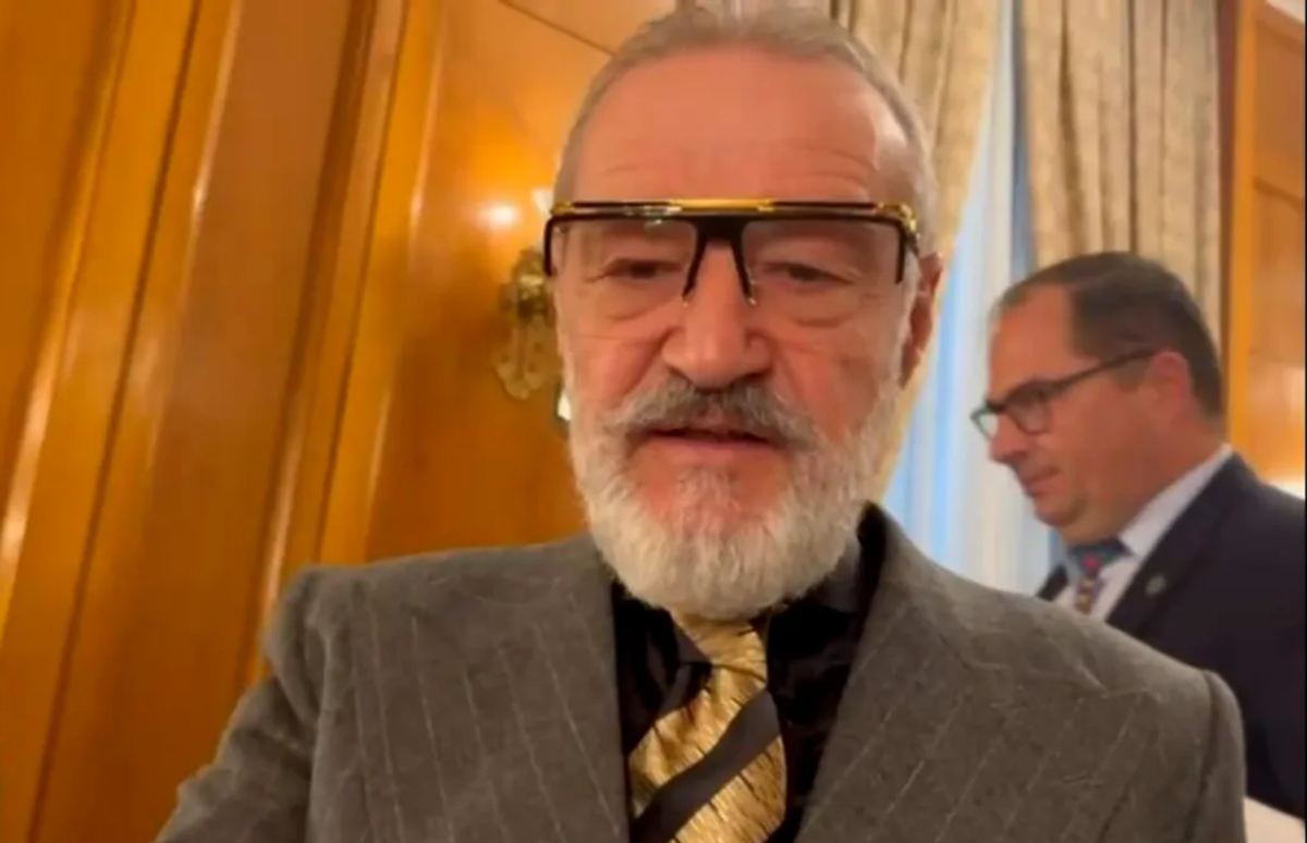 Gigi Becali a fost prezent la ceremonia de învestire a lui Nicușor Dan și a taxat protestul ratat de transmisiunea oficială: „E urât! De ce ai mai venit?”