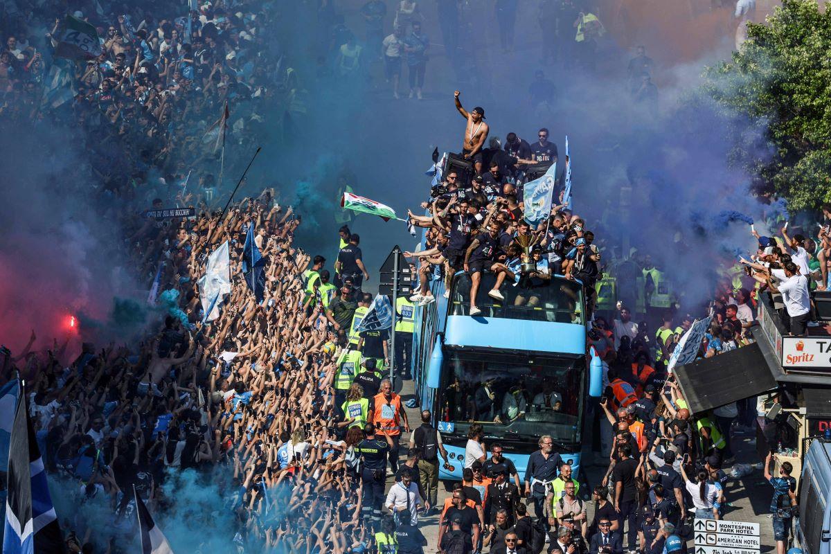 „Mamma mia, e incredibil!”» 200.000 de fani ai lui Napoli și-au aclamat campionii care au defilat pe faleză