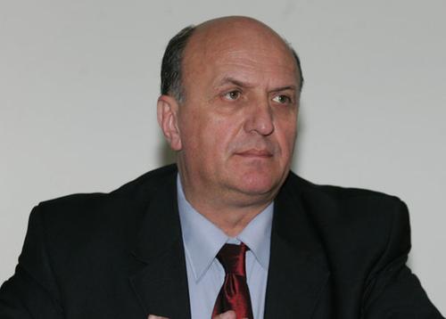 Fostul antrenor federal Remus Drăgănescu, în trecut coordonator al handbalului de la CSM București, consideră că FRH trebuie să schimbe urgent sistemul competițional la toate nivelurile.