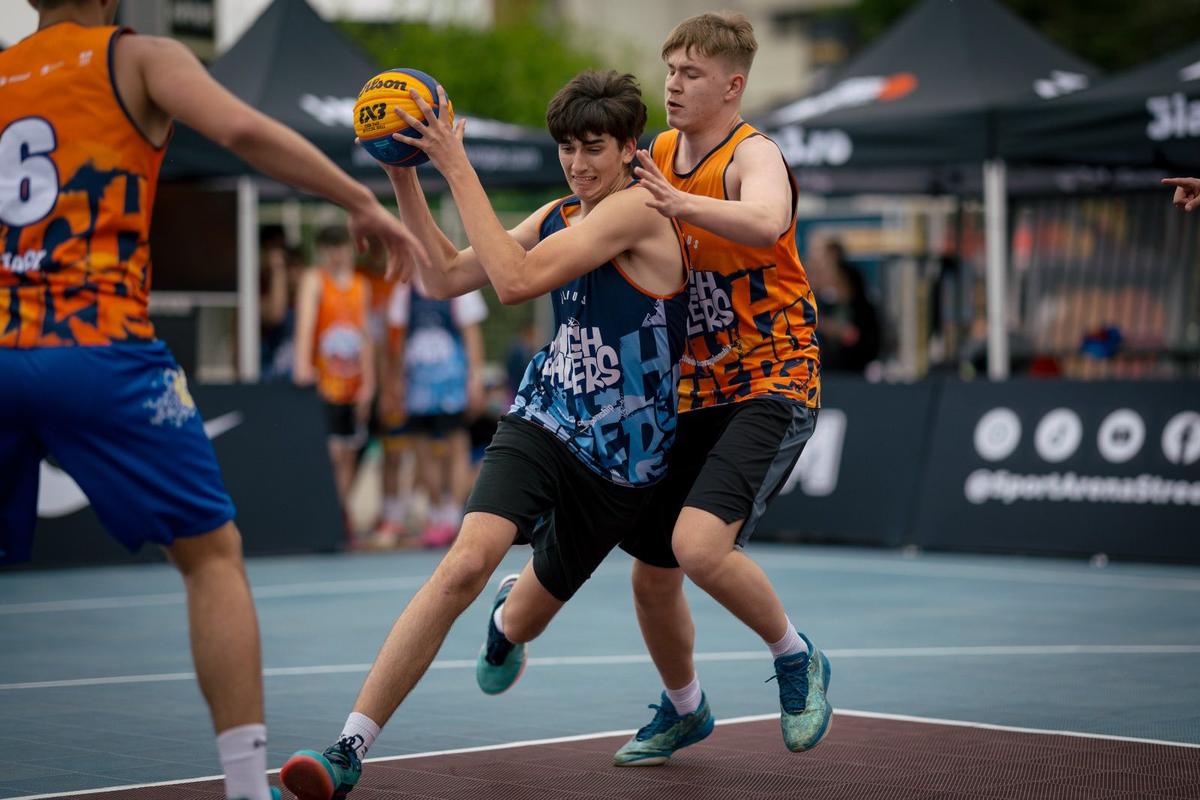 A plouat cu coșuri la Sport Arena Streetball Iași! Sute de participanți au făcut spectacol pe terenurile de baschet