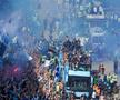 Parada jucătorilor lui Antonio Conte pe faleza din Napoli după titlul câștigat în Serie A / Foto: Imago