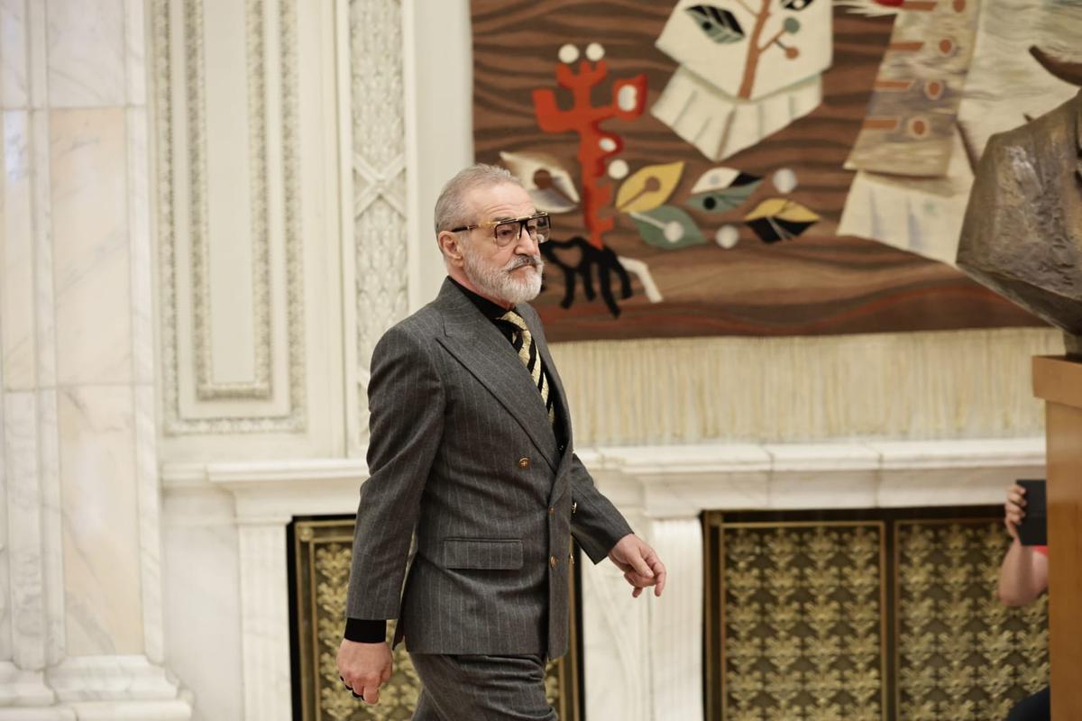 Gigi Becali a fost prezent la ceremonia de învestire a lui Nicușor Dan și a taxat protestul ratat de transmisiunea oficială: „E urât! De ce ai mai venit?”