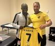 Ion Burchi, alături de Ngolo Kante. Foto: colecție personală