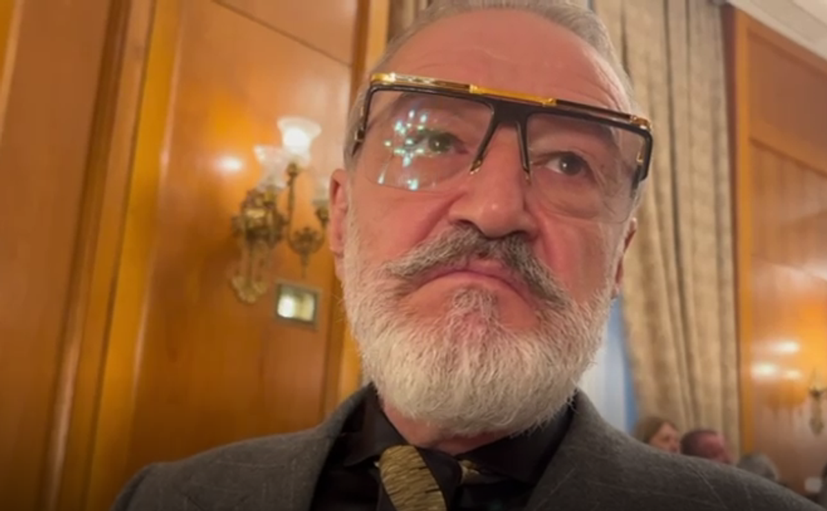Gigi Becali a fost prezent la ceremonia de învestire a lui Nicușor Dan și a taxat protestul ratat de transmisiunea oficială: „E urât! De ce ai mai venit?”
