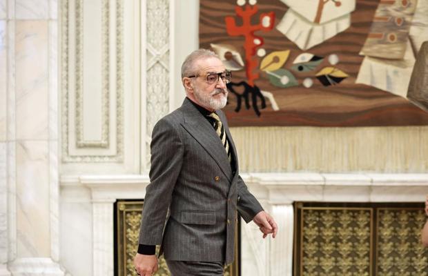 Gigi Becali a fost prezent la ceremonia de învestire a lui Nicușor Dan și a taxat protestul ratat de transmisiunea oficială: „E urât! De ce ai mai venit?”