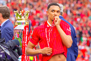 Real Madrid l-a prezentat pe Trent Alexander-Arnold » „Moftul” care a costat-o 10 milioane de euro
