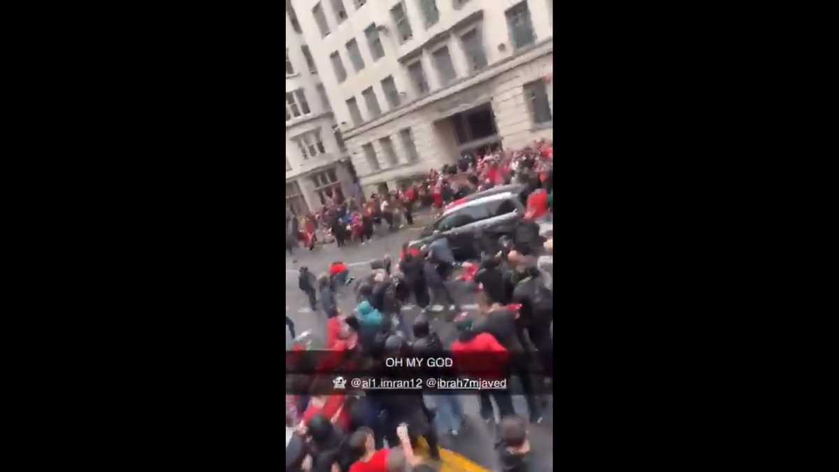 Scene de groază la Liverpool: a intrat cu mașina în mulțimea de suporteri, la parada de titlu! Ultimele informații