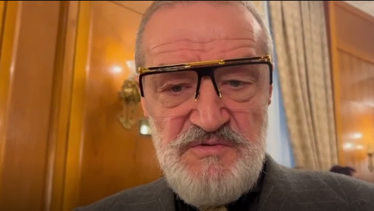 Gigi Becali a fost prezent la ceremonia de învestire a lui Nicușor Dan și a taxat protestul ratat de transmisiunea oficială: „E urât! De ce ai mai venit?”