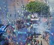 Parada jucătorilor lui Antonio Conte pe faleza din Napoli după titlul câștigat în Serie A / Foto: Imago