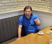 „Ne certam între noi: cine e mai frumos, eu sau tu? Ne-am dus peste Mircea Lucescu, iar el era gol, abia ieșise din duș”