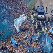Parada jucătorilor lui Antonio Conte pe faleza din Napoli după titlul câștigat în Serie A / Foto: Imago