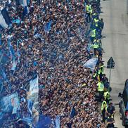 Parada jucătorilor lui Antonio Conte pe faleza din Napoli după titlul câștigat în Serie A / Foto: Imago
