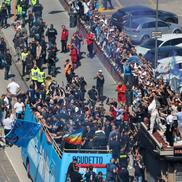 Parada jucătorilor lui Antonio Conte pe faleza din Napoli după titlul câștigat în Serie A / Foto: Imago