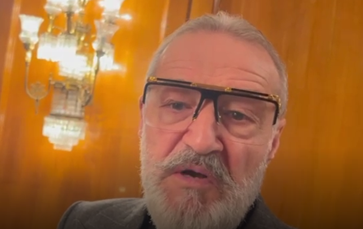 Gigi Becali a fost prezent la ceremonia de învestire a lui Nicușor Dan și a taxat protestul ratat de transmisiunea oficială: „E urât! De ce ai mai venit?”