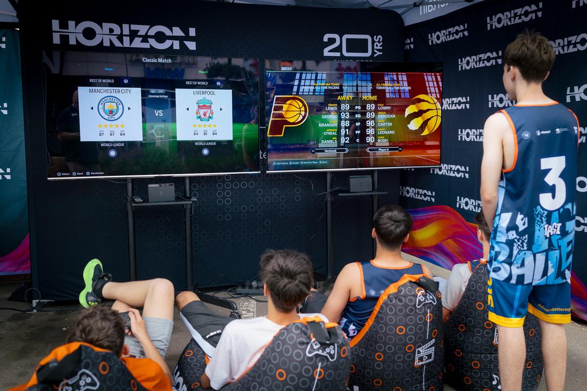 A plouat cu coșuri la Sport Arena Streetball Iași! Sute de participanți au făcut spectacol pe terenurile de baschet