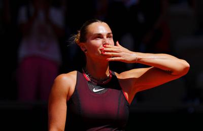 Aryna Sabalenka s-a calificat în turul 2 la Roland Garros, apoi le-a dat un sfat spectatorilor: „Nu uitați să...”