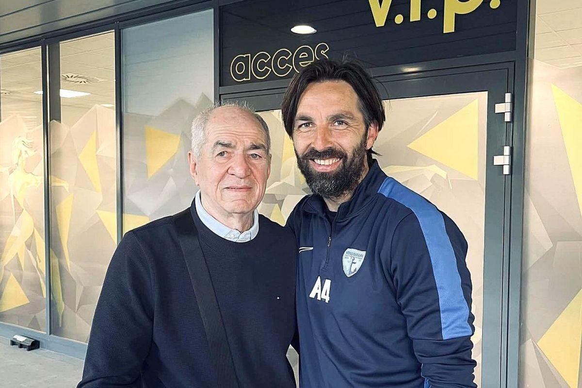 La 79 de ani, „Dulăul” Viorel Hizo și-a făcut apariția pe stadion: „Forever young”