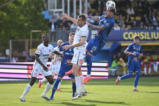 Fotbaliștii echipei retrogradate din Superliga sunt într-o situație disperată: „Au ajuns să trăiască din banii părinților”