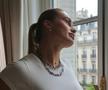 Aryna Sabalenka a pozat pentru Time, pe tocuri și în costum de baie, pe un teren de baschet