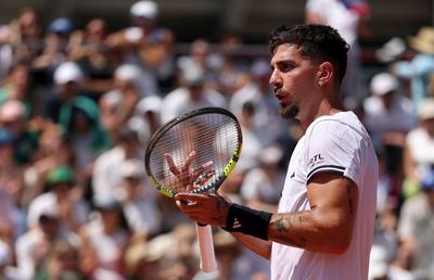 Calificat în turul 2 la Roland Garros, a explicat cum e să joace cu tendonul unei persoane decedate în braț: „Am încercat să supraviețuiesc”