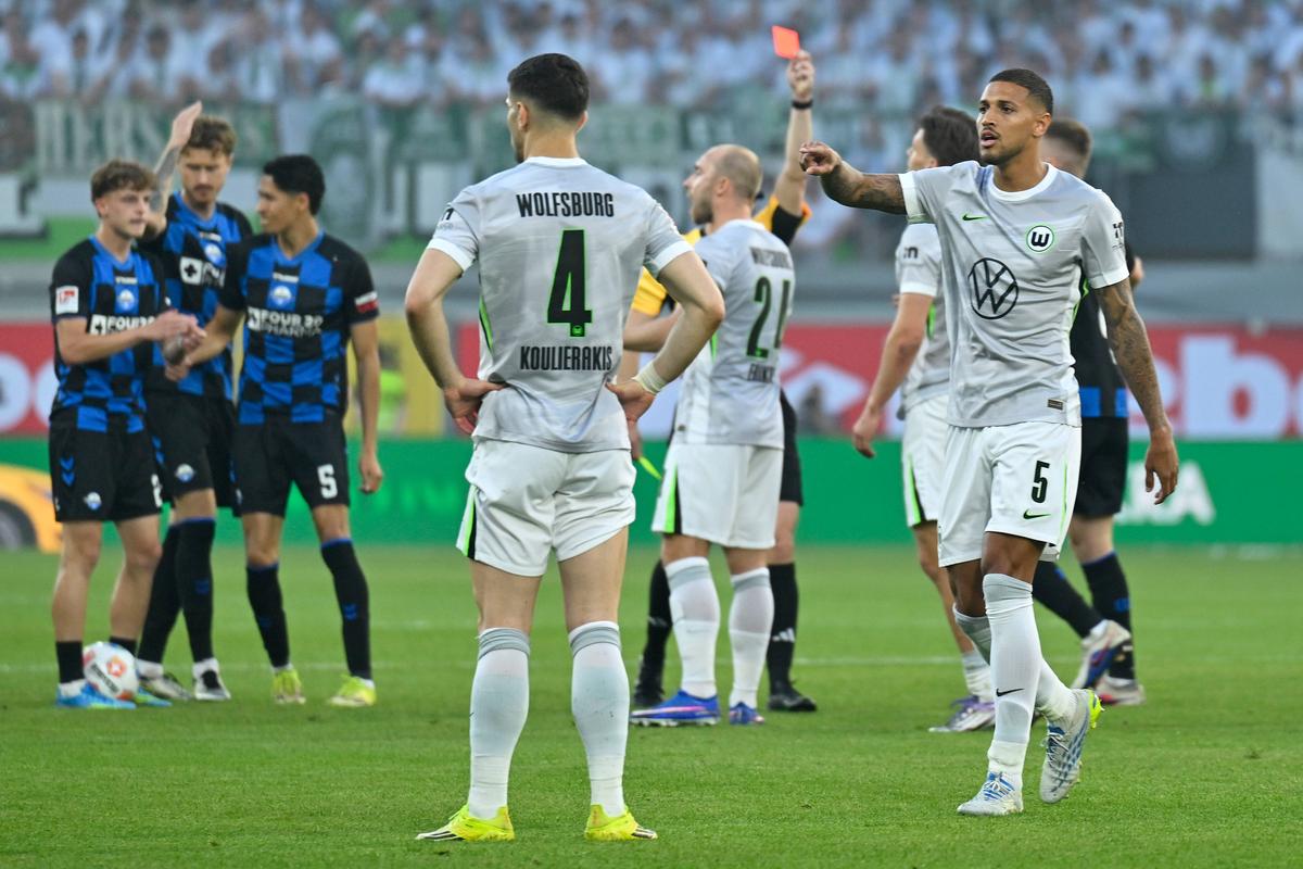 Dezastru! Au retrogradat pentru prima dată în istorie, deși au avut al șaselea cel mai mare buget din Bundesliga!
