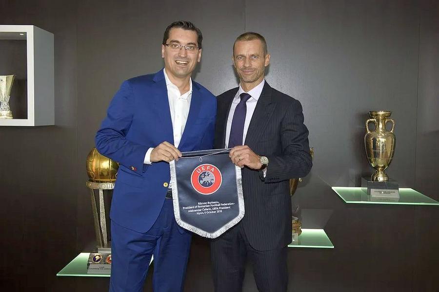 Răzvan Burleanu, președintele FRF, alături de Aleksander Ceferin, șeful UEFA // foto: frf.ro Ce avere a făcut Gianni Infantino în 10 ani la președinția FIFA! » Răzvan Burleanu și ceilalți 36 de membri ai Consiliului au împărțit anul trecut 11 milioane de euro