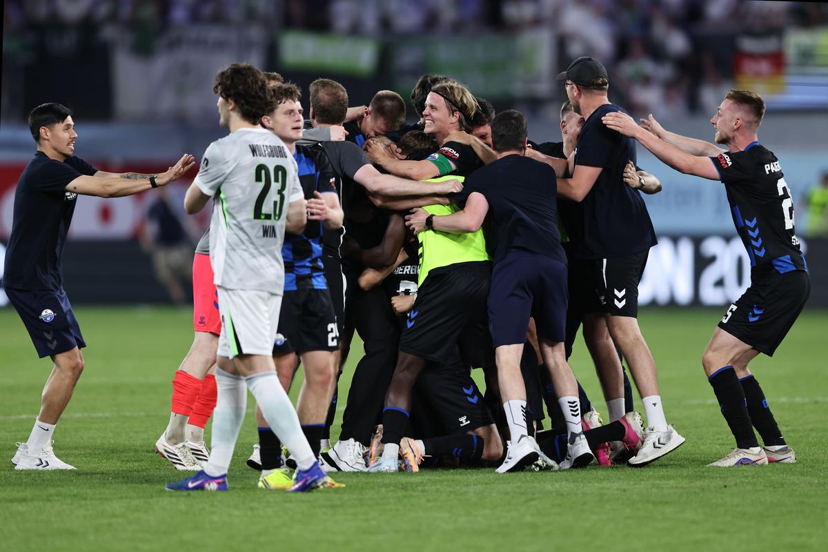 Dezastru! Au retrogradat pentru prima dată în istorie, deși au avut al șaselea cel mai mare buget din Bundesliga!
