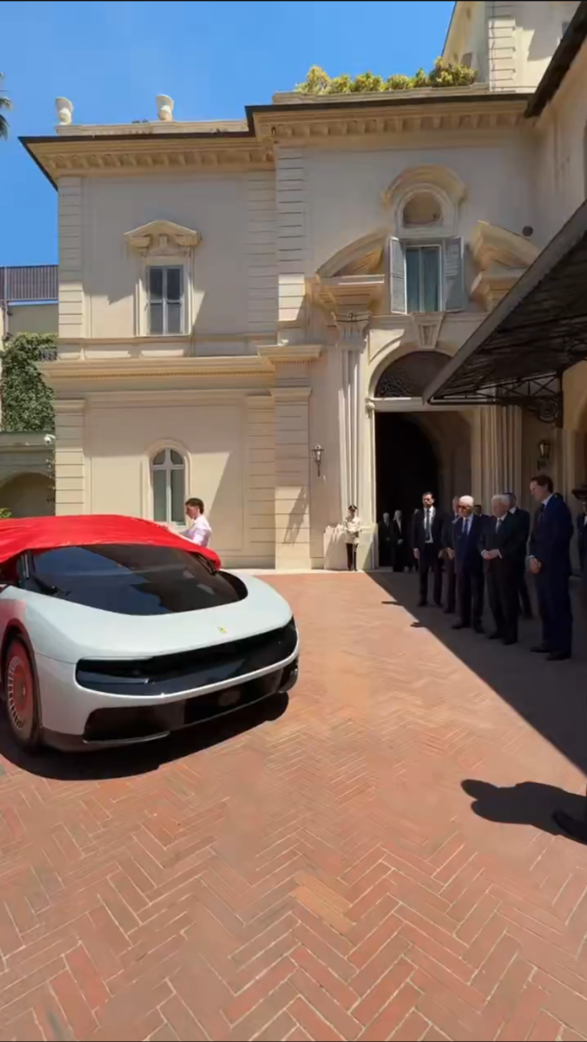Ferrari a prezentat primul model electric din istorie