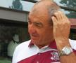 La 79 de ani, „Dulăul” Viorel Hizo și-a făcut apariția pe stadion: „Forever young”